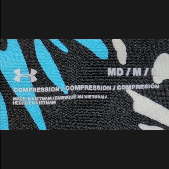 Under Armour 1365338 Women's Sz M Black/Purple Flower Printed HeatGear  Leggings - Picture 3 of 3